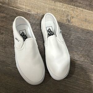 New in box VANS Asher in truewht size 7